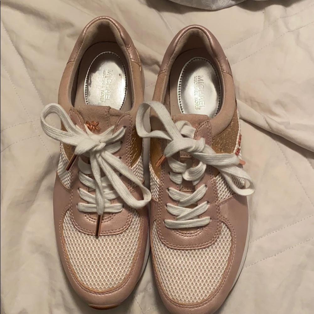 MK SHOES BRAND NEW OUT THE BOX .